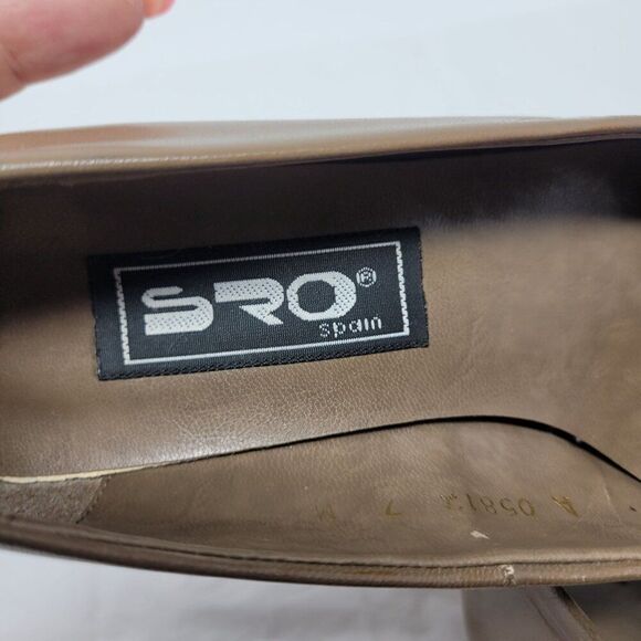 Vintage Spain Leather Kitten Heels 7M Brown 3D Bow Button Accent Secretary Geek - Picture 8 of 10